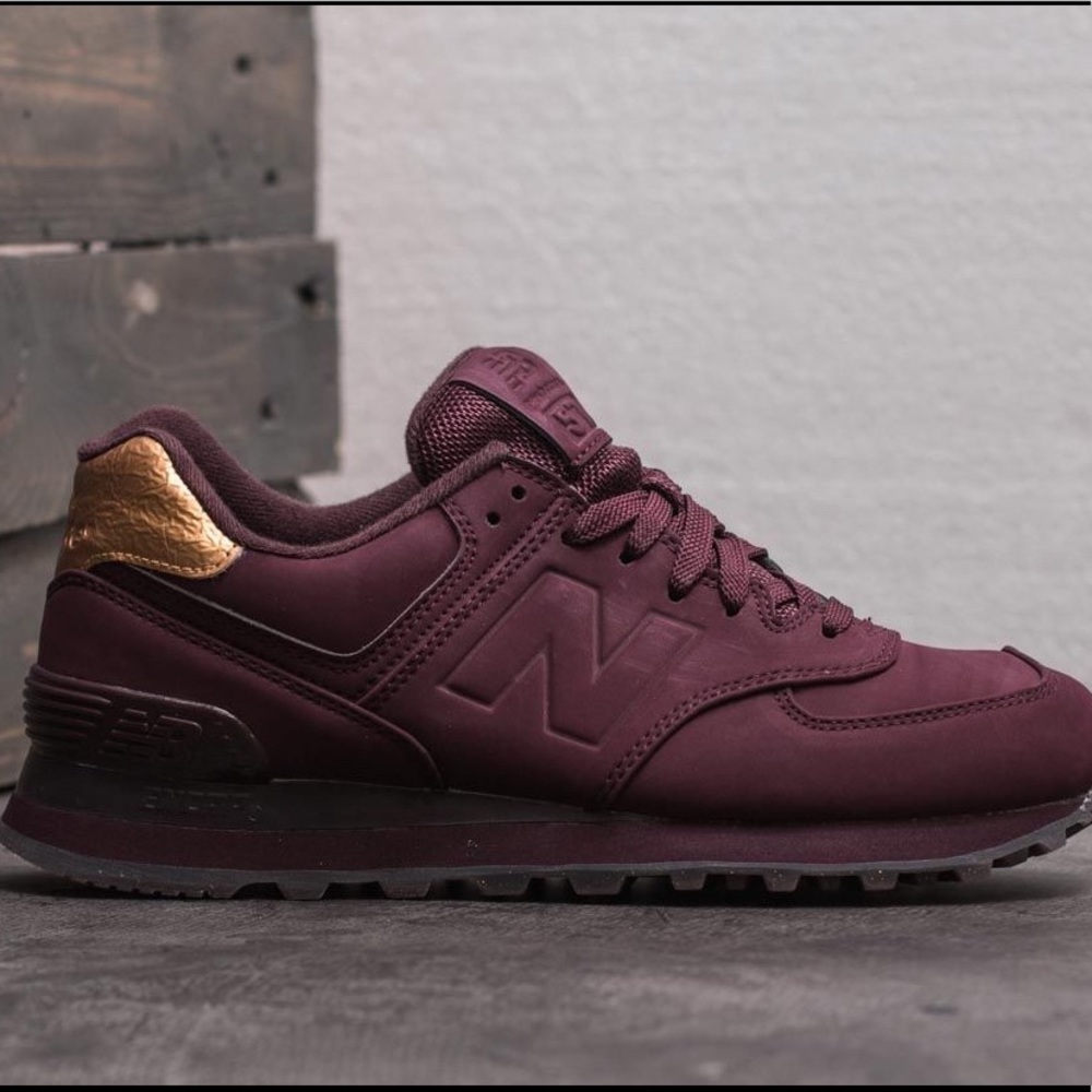 New Balance 574 Burgandy  (Men’s 7, Women’s 8.5)